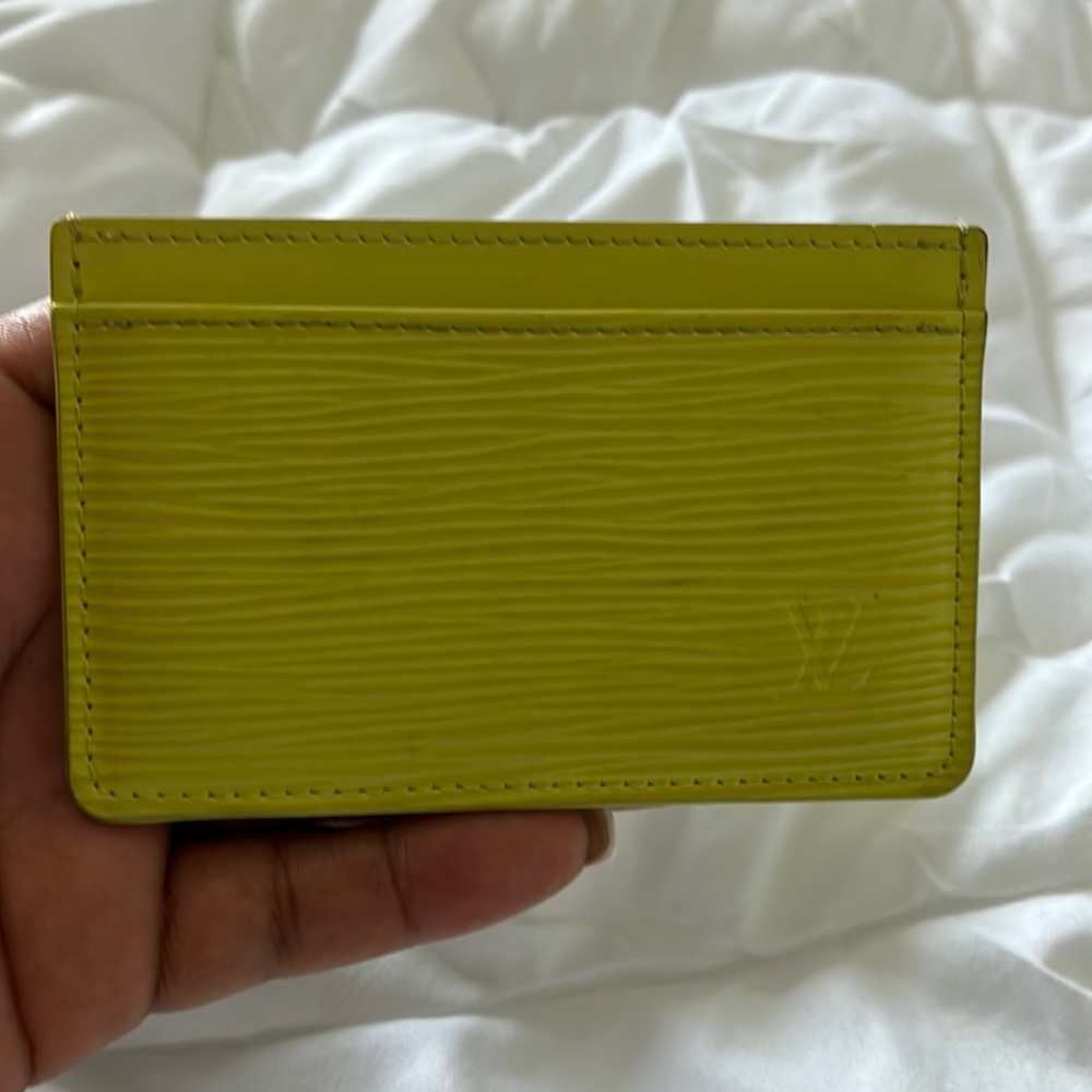 Louis Vuitton epi card case